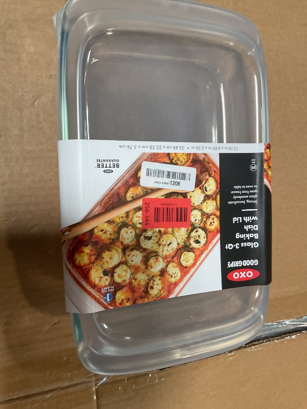 Photo 1 of (((Lid broken in one corner )))))OXO Good Grips Freezer-to-Oven Safe 3 Qt Glass Baking Dish with Lid, 9 x 13
