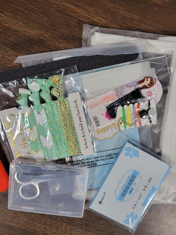 Photo 1 of 132 Pieces Wedding Survival Kit Bridal Mini Emergency Kit Bridal Party Proposal Gifts for Women with Makeup Bags Floral Wedding Bride Emergency Supplies(Starfish Style)