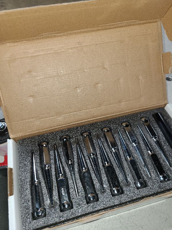 View 2 of 14x1.5 Spiked Lug Nuts 6x5.5 Chevy, Chrome Spike Lug Nuts Chevy Silverado 6 Lug Conical Bulge Seat with 1 Socket Key Fit Silverado Suburban GMC Sierra Yukon Dodge Ram 1500 Ford F150 Aftermarket Wheel