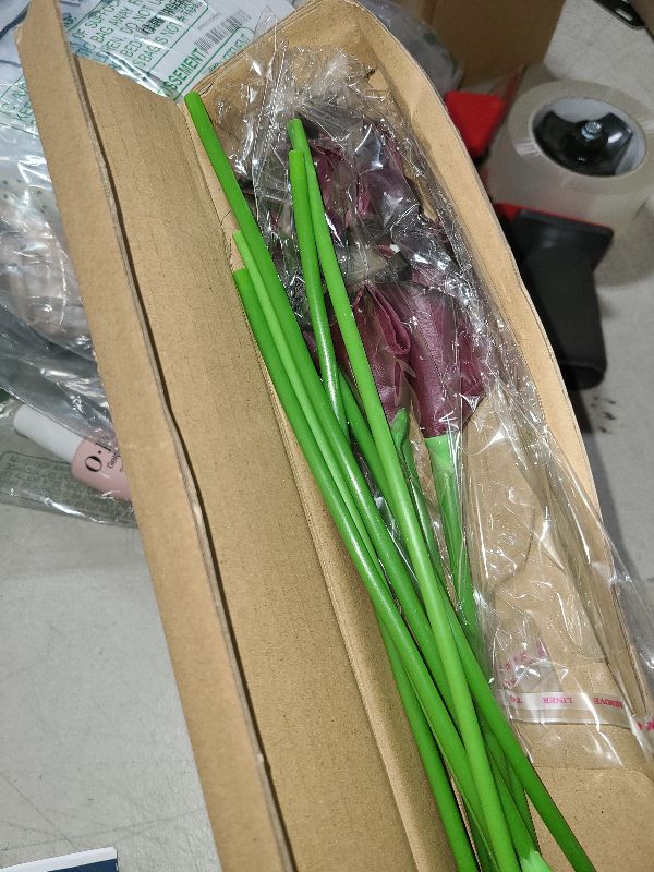 Photo 1 of 12pcs Artificial Calla Lily Flowers,13" Single Heads PU Flower Small Flower Bouquet Accessorie,Calla Lily Bridal Wedding Bouquet for Greenery Plants Indoor Outside Garland Home Office Decor (Purple)