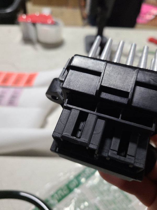 Photo 1 of 07-14 CADILLAC BLOWER CONTROL MODULE OEM Part Number F 011 024 280 03 New