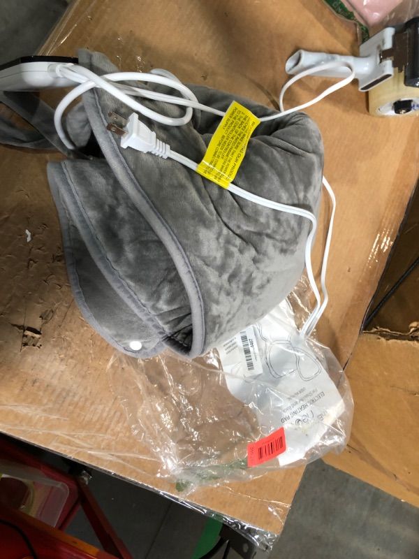 Photo 1 of ***DAMAGED - SEE NOTES/PICTURES***
ThermoNest Heating Pad for Neck & Shoulder & Back Pain Relief with Auto Shut Off
