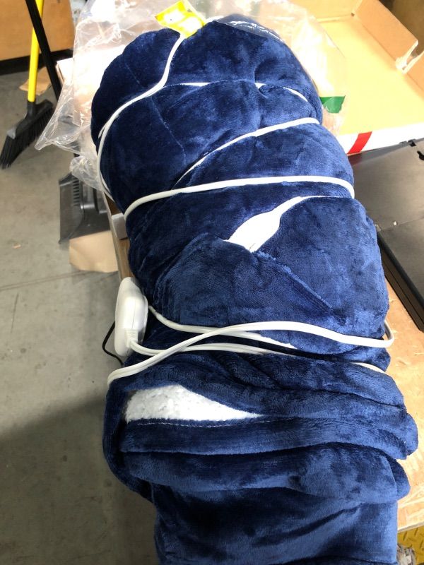 Photo 1 of ***DAMAGED - SEE NOTES/PICTURES***
Homemate Electric Heated Blanket Twin - 62"x84" Heating Bed Blankets Throw with 10 Heating Levels 8 Hours Auto Off Fast Heating Over-Heated Protection Ultra Soft Warm Flannel ETL Certified Navy Blue