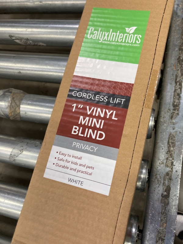 Photo 1 of 1'' VINYL BLIND PRIVACY