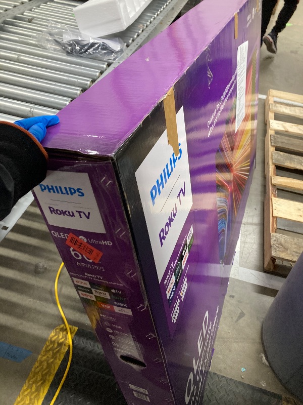 Photo 1 of ****referencwe****Roku Smart TV 2025 – 60-Inch Select Series, 4K HDR TV – RokuTV with Enhanced Voice Remote – Flat Screen LED Television with Wi-Fi for Streaming Live Local News, Sports, Family Entertainment