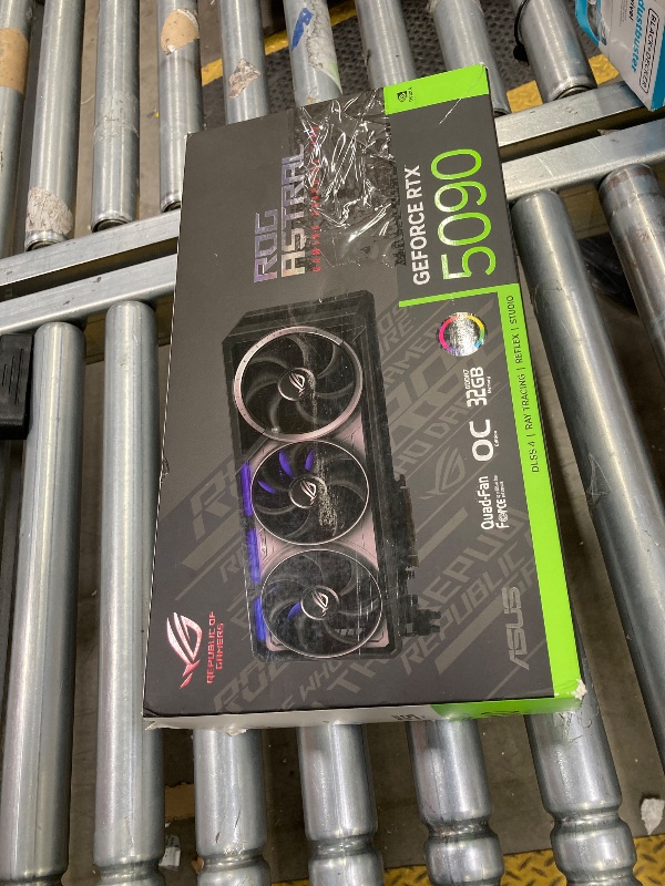 Photo 1 of ***Only to use to parts**ASUS ROG Astral GeForce RTX™ 5090 OC Edition Gaming Graphics Card (PCIe® 5.0, 32GB GDDR7, HDMI®/DP 2.1, 3.8-Slot, 4-Fan Design, Axial-tech Fans, Patented Vapor Chamber, Phase-Change GPU Thermal pad)
