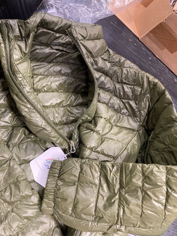 Photo 1 of ***VERY LIGHTWEIGHT***UVSAI Men’s Lightweight Puffer Hooded Jacket Water Resistant Full Zip Insulated Warm Winter Coats***M******VERY LIGHTWEIGHT***