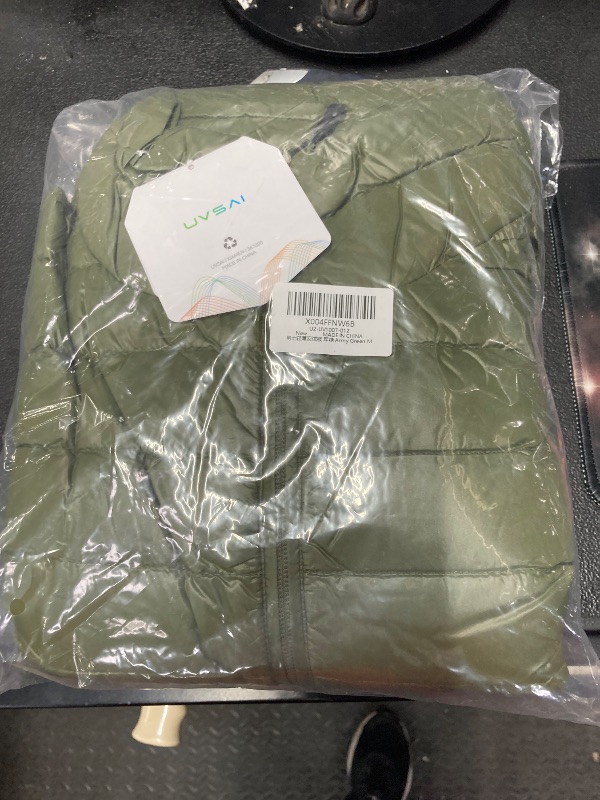 Photo 1 of ***VERY LIGHTWEIGHT***UVSAI Men’s Lightweight Puffer Hooded Jacket Water Resistant Full Zip Insulated Warm Winter Coats***M******VERY LIGHTWEIGHT***