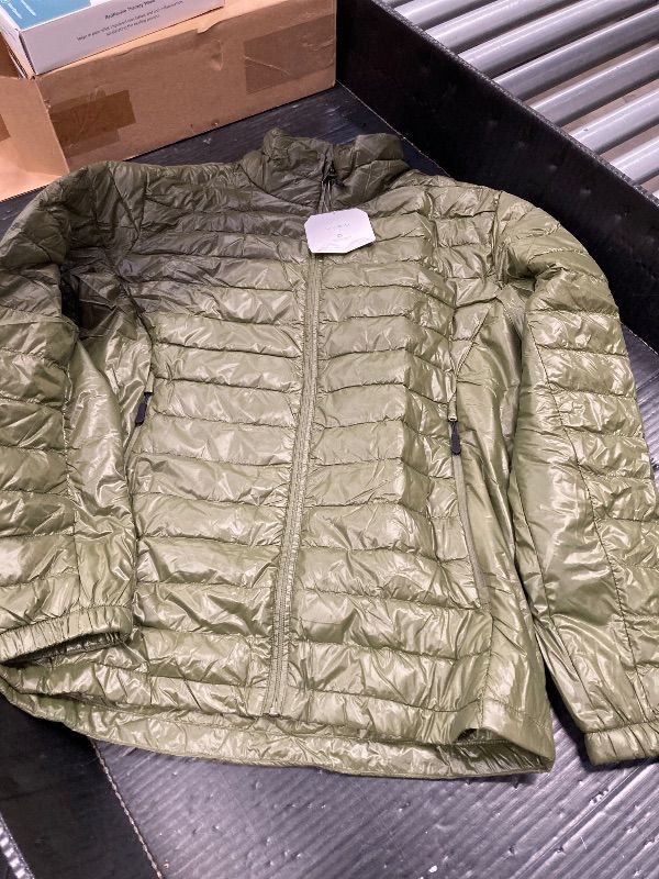 Photo 1 of ***VERY LIGHTWEIGHT***UVSAI Men’s Lightweight Puffer Hooded Jacket Water Resistant Full Zip Insulated Warm Winter Coats***M******VERY LIGHTWEIGHT***