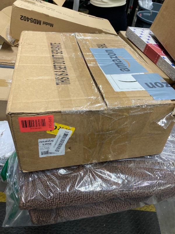 Photo 1 of 10 Packs Premium Round Tablecloth 90 Inch Hot Pink Polyester Table Cloth Bulk Washable Polyester Fabric Tablecloths Table Cover for Wedding Party Banquet Buffet Holiday Dinner(Hot Pink, 90 Inch)