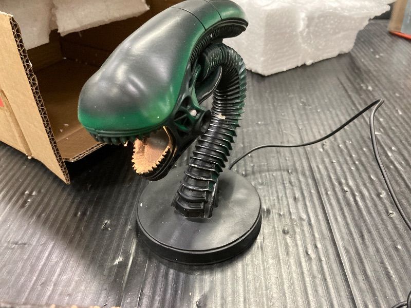 Photo 1 of ***THE BODY IS CRACKED AS IN PICS***JRPLXIML Xenomorph Alien Desk Lamp, Decorative LED Light Fixture, Collectible Movie-Inspired Design, Black (A-Snake) H6.69icnh*L7.48inch*W3.15***THE BODY IS CRACKED AS IN PICS***