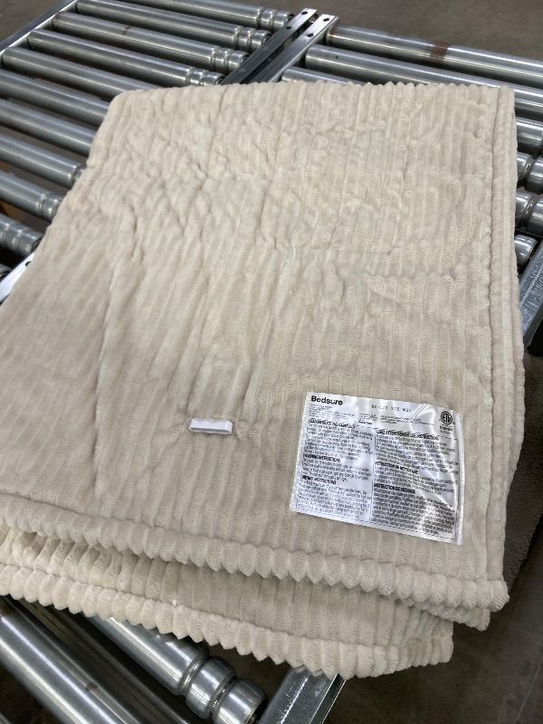 Photo 1 of ***MISSING CORD*** Bedsure GentleSoft Heated Blanket Throw - Soft Ribbed Flannel Electric Blanket, Heating with 4 Time Settings, 6 Heat Settings, and 3 hrs Timer Auto Shut Off, Gifts for Grandma (50x60 inches, Cream)