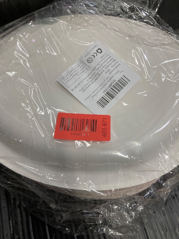 Photo 1 of 100 Pcs Christmas Oval Paper Plates 10" x 12" Large Cute Santa Xmas Dinner Plates Disposable Heavy Duty Claus Belt Snowman Gingerbread Plates for Christmas Winter Holiday Party Supplies Decorations