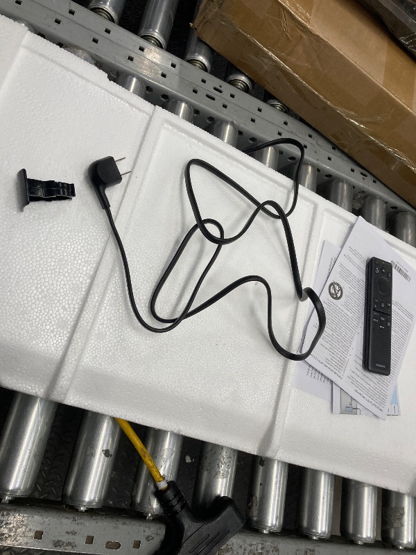 Photo 1 of *PARTS ONLY / NO RETURNS* Samsung 55-Inch Class QLED Q7F Series Samsung Vision AI Smart TV (2025 Model, 55Q7F) Quantum HDR, Object Tracking Sound Lite, Q4 AI Gen1 Processor, 4K upscaling, Gaming Hub, Alexa Built-in