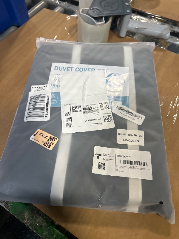 Photo 1 of *USED*
HSKIKWN Black and White Striped Comforter Set Microfiber Queen Duvet Cover Set 90"x90" Soft Hotel 3PCS Geometry Full Bedding Set