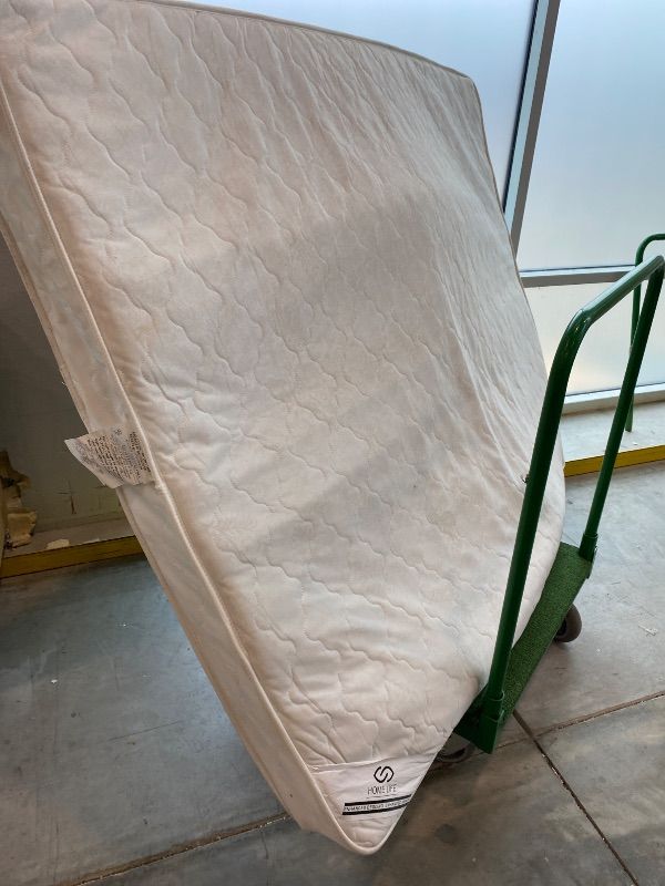 Photo 1 of **MAJOR DAMAGE**
ZINUS 12 Inch True Support Hybrid Mattress [New Version], Queen, Fiberglass Free, Medium Feel, Motion Isolation, Certified Safe Foams & Fabric, Mattress in A Box