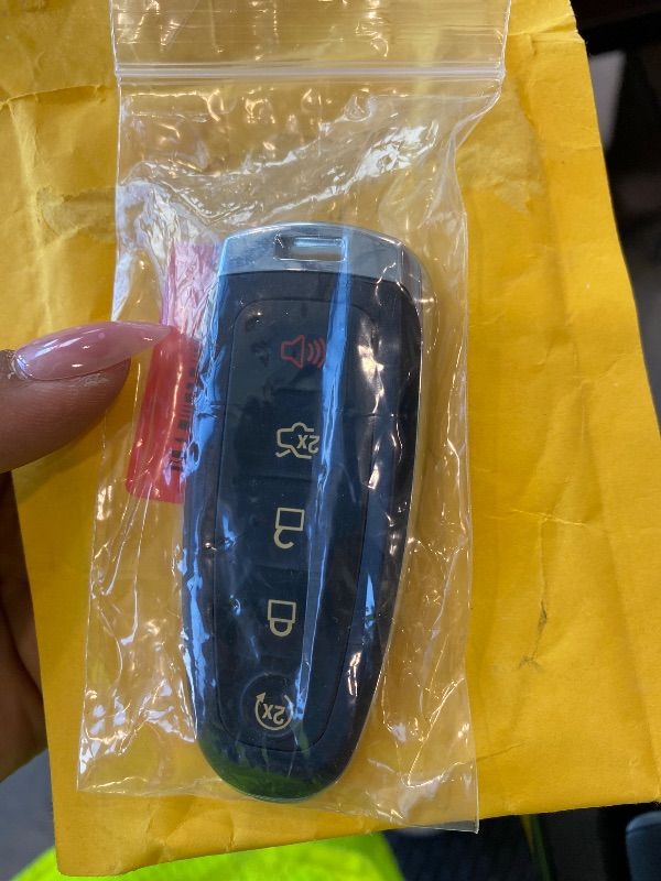 Photo 1 of *UNTESTED*
Key Fob Cover Shell Case Replacement 5 Buttons Key Fob Remote Control Shell Case - Compatible for Ford Escape / Focus / Titanium / Maverick / C-Max Energi