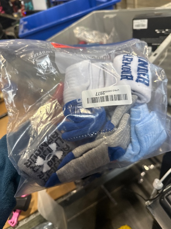 Photo 1 of ***SIMILAR ** ** UA LOCKUP ESSENTIAL QUARTERS GIFTAB