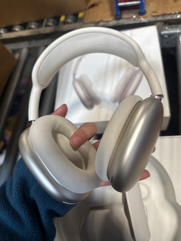 Photo 1 of ***CHARGING CABLE MISSING*** Apple AirPods Max Wireless Over-Ear Headphones, Pro-Level Active Noise Cancellation, Transparency Mode, Personalized Spatial Audio, USB-C Charging, Bluetooth Headphones for iPhone - Starlight