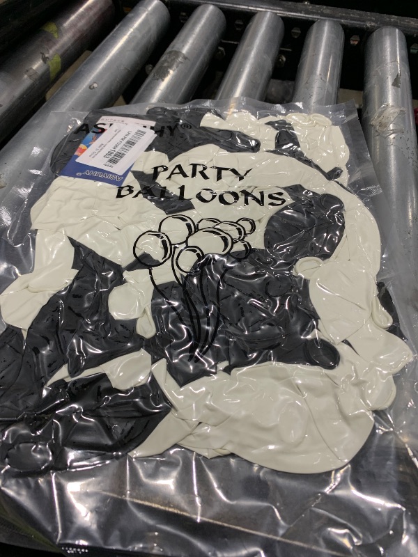 Photo 1 of 100pcs Black and White Balloons 12 Inch Thickened Latex Balloons for Birthday Wedding Graduation Party Decorations (Black White balloon)