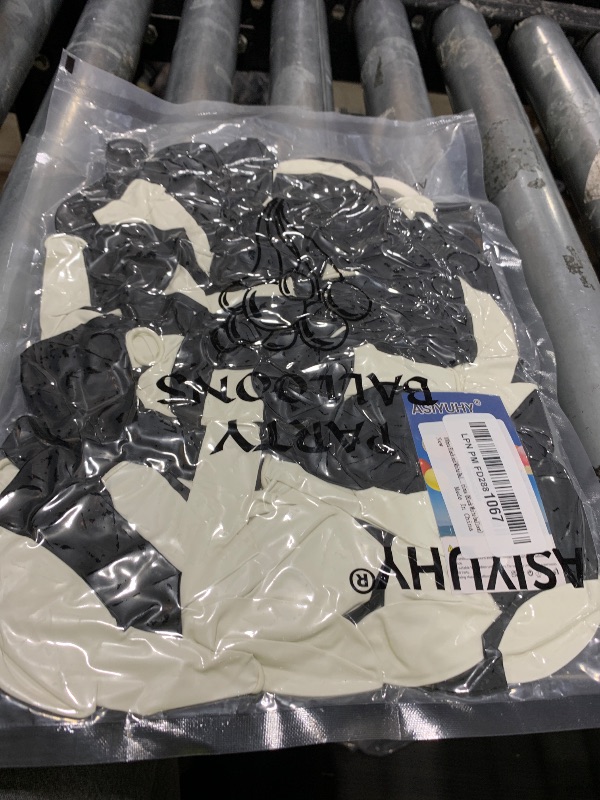 Photo 1 of 100pcs Black and White Balloons 12 Inch Thickened Latex Balloons for Birthday Wedding Graduation Party Decorations (Black White balloon)