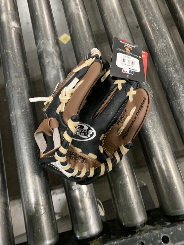 Photo 1 of 
Rawlings Players Series 9" Softball Glove with Soft Core Ball
youth ages 3-5
