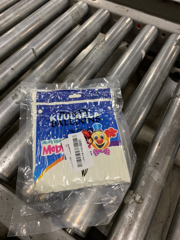 Photo 1 of 100Pcs 260 Balloons White Long Balloons for Balloon Garland Thickening Skinny Latex Twisting Balloon for Animals Modeling Christmas Birthday Wedding Party Decorations