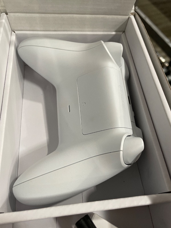 Photo 1 of ** PARTS ONLY **     Xbox Series S - All Digital Gaming Console - 512GB SSD - Includes Wireless Controller - 120FPS (Renewed Premium)   
**MAY NEED FACTORY RESET**