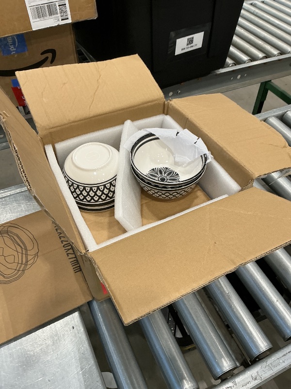 Photo 1 of **UNKNOWN IF MISSING PARTS**
Lechoo Melamine Dinnerware Sets-12pcs Melamine Plates and Bowls Set, Unbreakable, Dishwasher Safe, Indoor Outdoor Use, Ideals for Parties, Camping Dish Set, Black and White Pattern