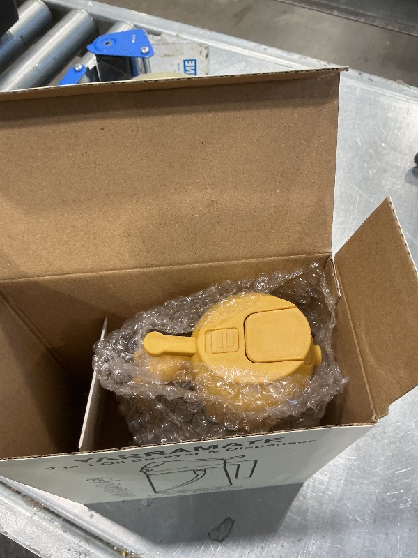 Photo 1 of ***MISSING ONE*** YARRAMATE 2Pcs 16oz/470ml 2 in 1 Oil Sprayer for Cooking with Stickers, Food-grade Glass Oil Spray Bottle, Oil Dispenser and Oil Sprayer for Kitchen, Salad, Frying, BBQ (White & Orange)