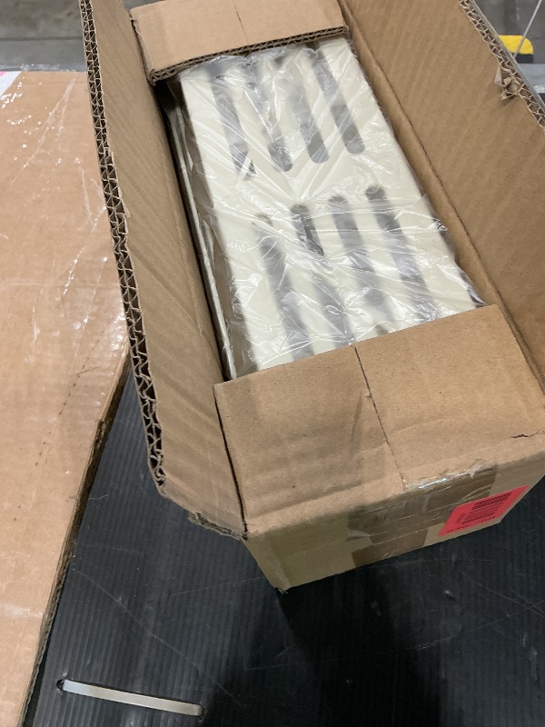 Photo 1 of *USED*
HuggieGems 4 Pack Magnetic Spice Rack Organizer for Refrigerator and Oven, Cream White Fridge Organizers and Storage for Kitchen