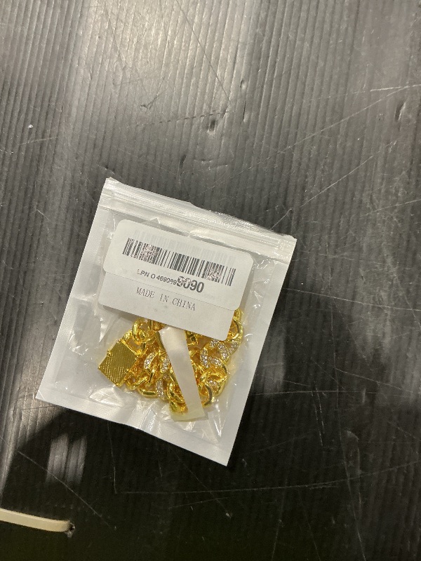 Photo 1 of *USED*
BlingBling Warmth Sparkling Cuban Link Dog Collar with Diamond Inlay - Elegant Gold Chain for Dogs and Cats, Comfortable fit, 8 Size Options (S)