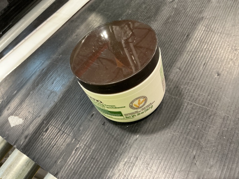 Photo 1 of ***FACTORY SEALED****Aveeno Daily Moisturizing Cream with Prebiotic Oat & Shea Butter for Body, Face & Hands Moisturizer Cream, Hydrates Normal to Dry, Sensitive Skin, Fragrance Free, Non-Comedogenic, 20 oz***FACTORY SEALED****