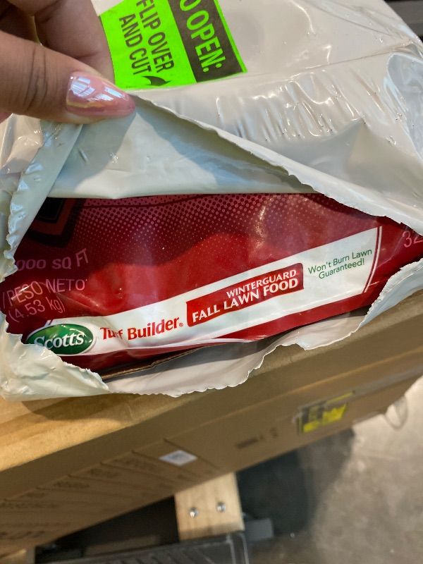 Photo 1 of *PARTIAL SET - Only 1 bag*
Scotts Turf Builder 4-Bag Bundle for Small Lawns with Halts Crabgrass Preventer, Weed & Feed5, SummerGuard and WinterGuard