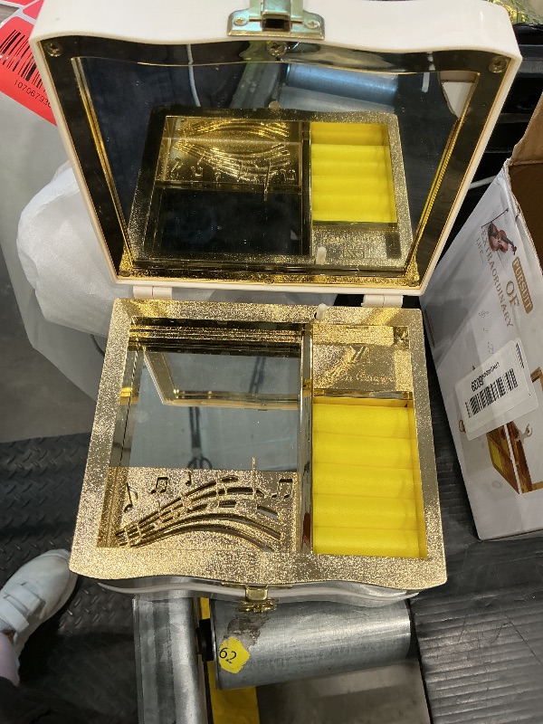 Photo 1 of *MINOR DAMAGE - USED*
Musical Jewellery Box with Classic Rotating Ballerina Dancer Music Box Necklace Ring Storage Organizer with Mirror Jewelry Box for Girls Ballerina Music Box (White)