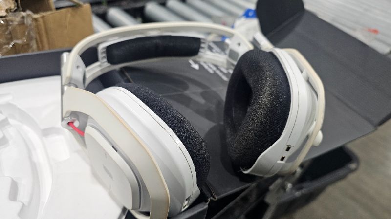 Photo 1 of ASTRO A50 (Gen 5)
LIGHTSPEED Wireless Gaming Headset and Base Station with PLAYSYNC Audio