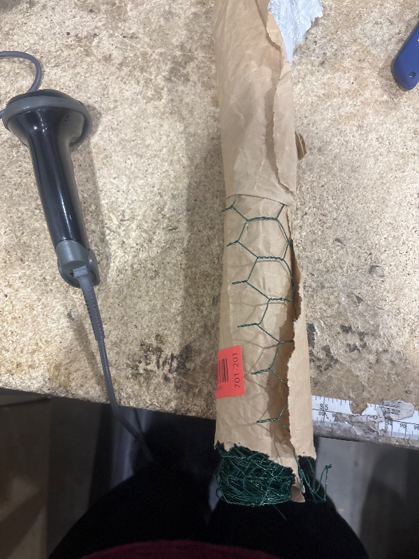 Photo 1 of 16in x 10ft Chicken Wire for Floral Arrangements, Green Chicken Wire, Hexagonal Galvanized Wire Mesh for Poultry Barrier, Flower Arrangement, Crafts and Garden