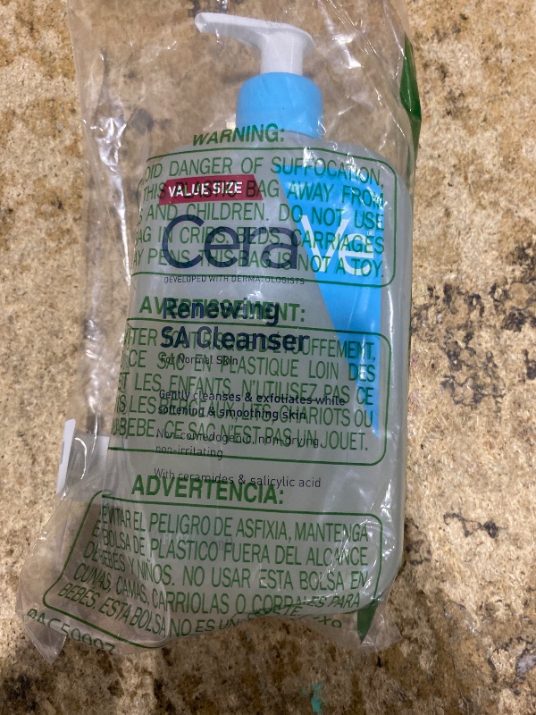 Photo 1 of ***15 % FULL*** CeraVe Renewing Salicylic Acid Cleanser, Formulated With Hyaluronic Acid, Niacinamide, & Ceramides, Gentle BHA Exfoliating Face Wash Smooths & Softens Skin, Non Comedogenic & Fragrance Free, 16 Ounce