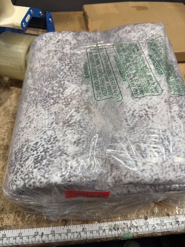 Photo 2 of SIPIHA Area Rugs for Living Room 4x6 Large Soft Washable Rug Modern Abstract Non-Slip Backing Stain Resistant Carpet for Bedroom Dining Room