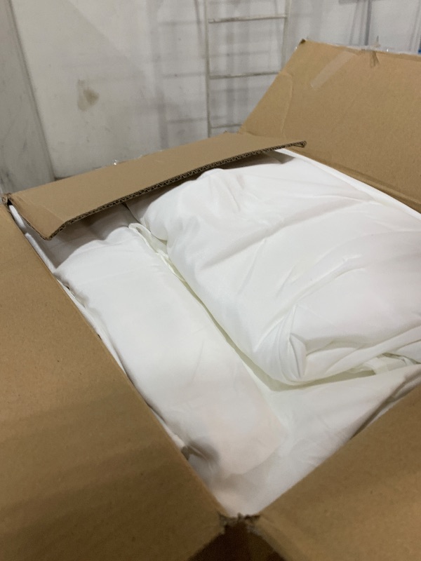 Photo 1 of 10 Pack White Round Tablecloths, 120 Inch Stain Resistant and Wrinkle Polyester Fabric Washable Table Clothes Cover for Kitchen Dining, Wedding, Reception Banquet, Birthday Party, Buffet Restaurant