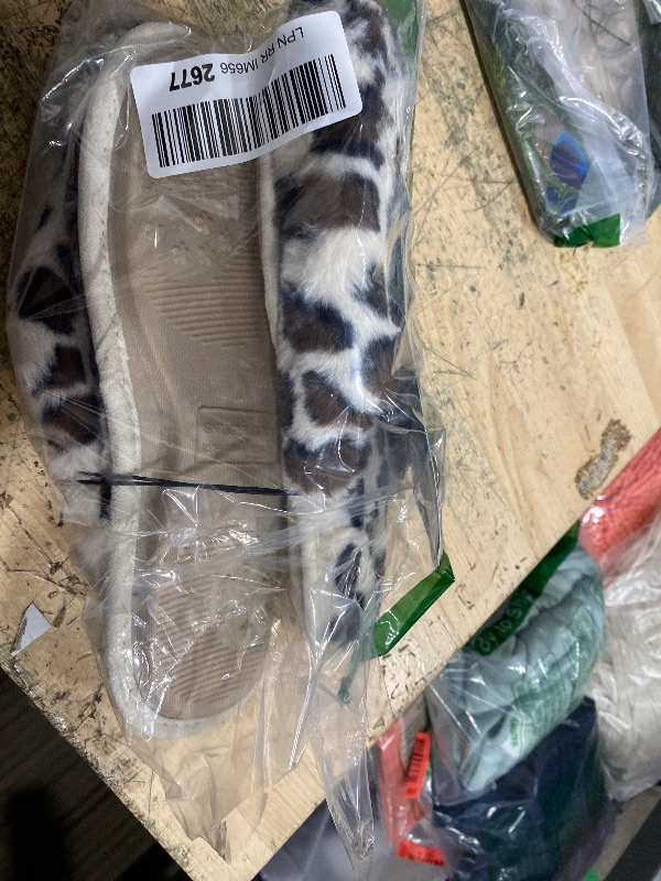 Photo 1 of Snug Leaves Women's Fuzzy Scuff Slippers Soft Comfy Memory Foam Non-slip Indoor House Shoes (Cheetah Beige, Size 7-8)