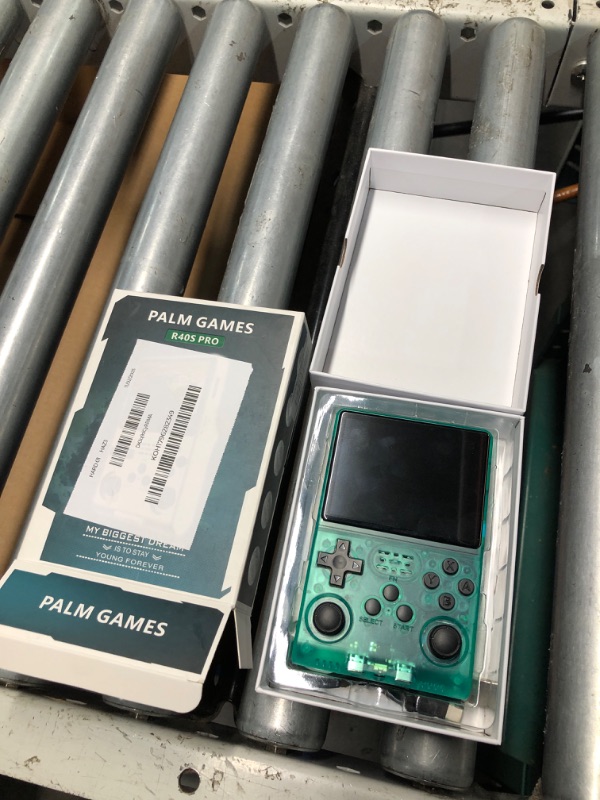 Photo 1 of ?30000 in 1? R40S Pro Retro Handheld Game Console, Video Game Console, 3.5 inch IPS Screen, More Than 20 Emulator, 256G TF Card (Green)