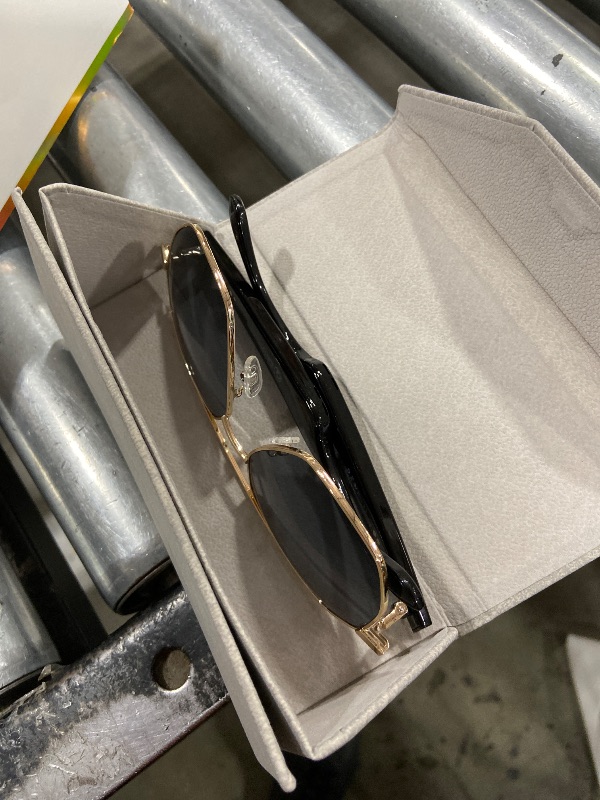 Photo 1 of EarlySincere 2026 Ai Smart Glasses, Ai Real-Time Translation with 164 Languages, Classic Pilot Sunglasses, Equipped with Voice Assistant/Ai Call, Ip65 Waterproof,Ai Glasses for Men & Women