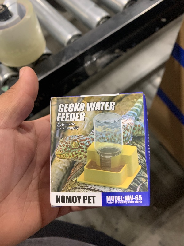 Photo 1 of 1 Pack Small Reptile Water Bowl Automatic Water Dispenser for Reptile Gecko Lizard Terrarium Bowl Feeder (Black)