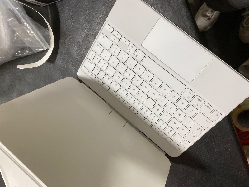 Photo 1 of Apple Magic Keyboard: Keyboard and Case for iPad Air 11-inch (M2, M3, and M4) and iPad Air (4th and 5th Generation), US English — White
