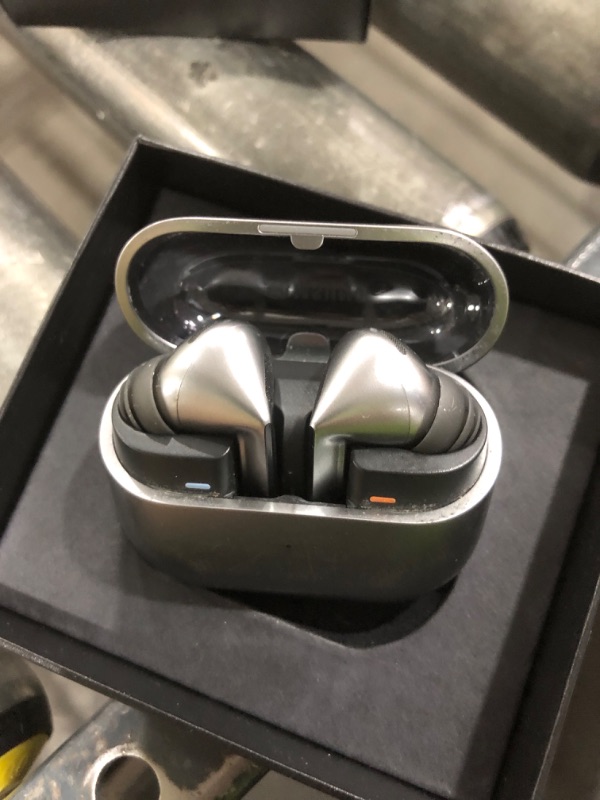 Photo 1 of Samsung Galaxy Buds 3 Pro AI True Wireless Bluetooth Earbuds, Noise Cancelling, Sound Optimization, Redesigned Comfort Fit, Silver [US Version, Amazon Exclusive