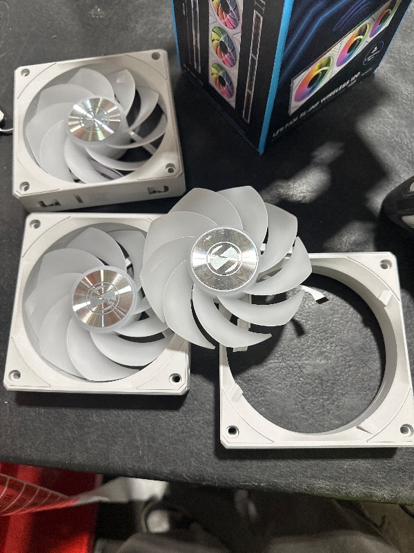 Photo 1 of Lian Li UNI Fan SL-Infinity Wireless 120 - Triple Pack (Reverse Blade) - 2.4 GHz Wireless Signal ARGB Fan Control - Double Infinity Mirror - Low Noise - Controller Included - White (12RSLIN1W3W)