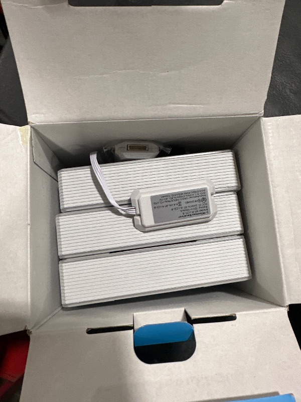 Photo 1 of Lian Li UNI Fan SL-Infinity Wireless 120 - Triple Pack (Reverse Blade) - 2.4 GHz Wireless Signal ARGB Fan Control - Double Infinity Mirror - Low Noise - Controller Included - White (12RSLIN1W3W)