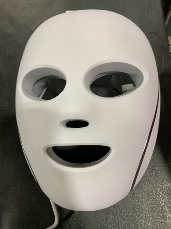 Photo 1 of Shark CryoGlow LED Face Mask with Under-Eye Cooling, Anti-Ageing & Blemish Repair, Red & Blue LED, Infrared Light Therapy, USB-C, Remote Control, Storage Bag, Lilac Chill, FW312PL
