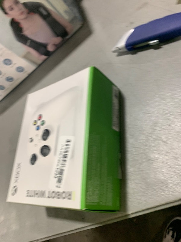 Photo 1 of Xbox Wireless Gaming Controller (2025) – Robot White – Play on Xbox, Windows, Android, iOS, FireTV Sticks, Smart TVs, VR Headsets